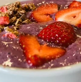Chocolate Protein Berry Smoothie Bowl topped with fresh berries and vegan ingredients