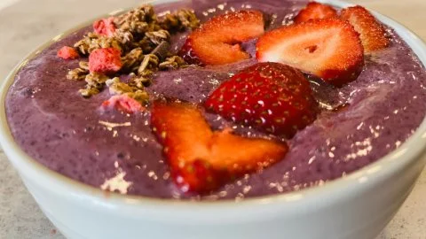 Chocolate Protein Berry Smoothie Bowl (with Vegan Options)