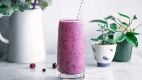 Recette de smoothie aux trois baies et à la banana
