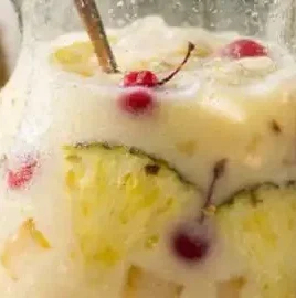Sangria piña colada, un cocktail tropical aux fruits.