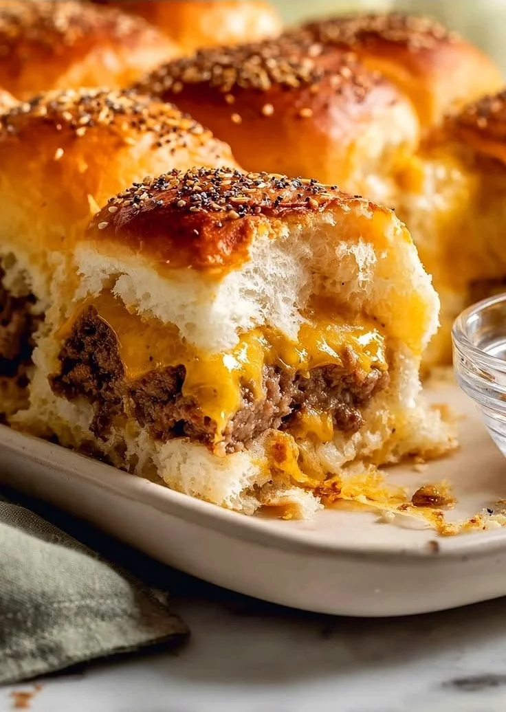 Simple Hawaiian Roll Cheeseburger Sliders